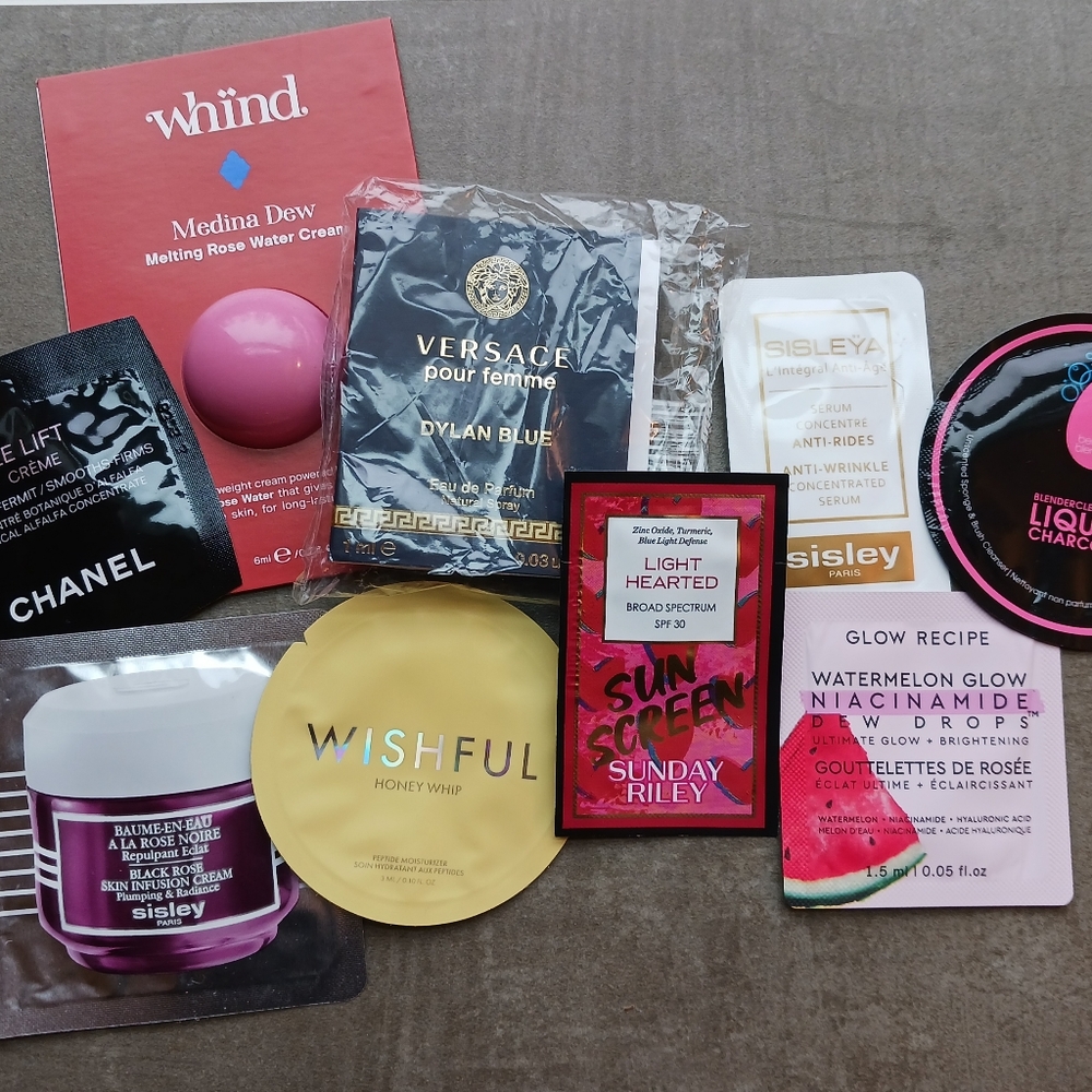 Deluxe sample Skincare Bundle